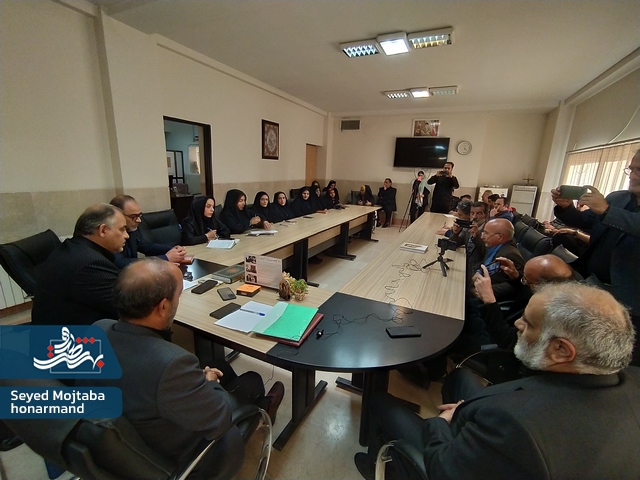 در جشن گلریزان، ایستاده‌ایم تا آغاز کنیم جشنی پر از عشق و انسان را