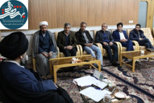 دیدار تعدادی از عوامل اجرایی نمایش بانوی بی نشان با آیت الله موسوی امام جمعه شهرستان آران و بیدگل