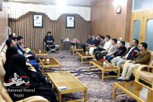 نشست عوامل برگزاری نمایش آیینی بانوی بی نشان با امام جمعه شهرستان آران و بیدگل+ گزارش تصویری