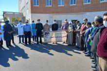 تقدیر از پرستاران مراکز درمانی آران و بیدگل با اهدای شاخه های گُل