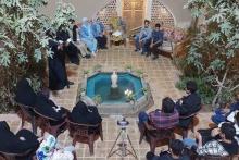 خوش و بش در سرای چراغان