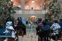 خوش و بش در سرای چراغان