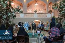 خوش و بش در سرای چراغان