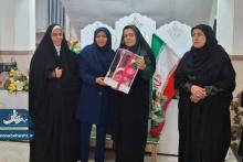 با حضور خانواده معظم شهدا؛  از معلمان دبیرستان نمونه دولتی برادران شهید جندقیان تجلیل شد
