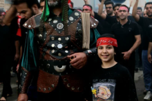 قاب هایی دیدنی از حضور عزاداران حسینی در روز تاسوعا