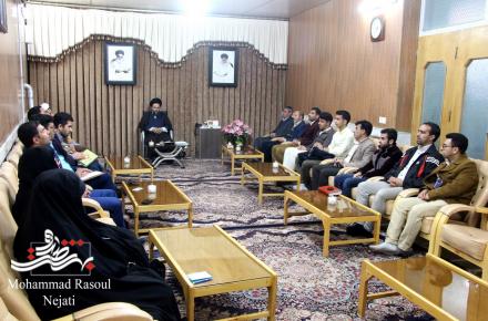 نشست عوامل برگزاری نمایش آیینی بانوی بی نشان با امام جمعه شهرستان آران و بیدگل+ گزارش تصویری