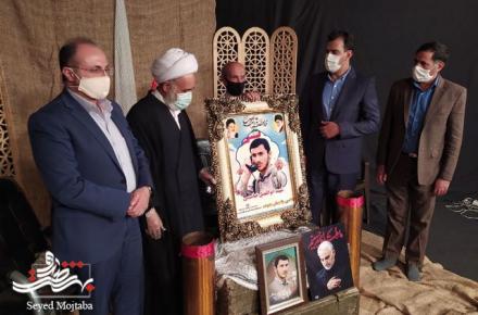 تکریم خانواده هنرمند شهید+تصویر