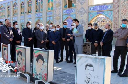 عطر افشانی قبور مطهر شهدا در اولین روز هفته دولت+تصویر