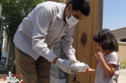 پخش بیش از ۲۰۰۰ غذای تبرک سادات+ تصویر