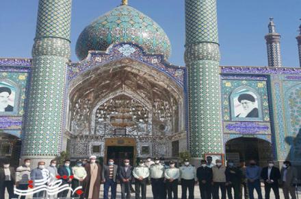 حضور نیروهای نظامی و اعضا اداره ورزش و جوانان در گلزارهای شهدای آران و بیدگل+ گزارش تصویری