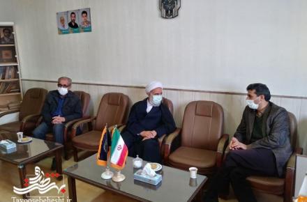 بازدید امام جمعه آران و بیدگل از کمیته امداد امام خمینی (ره)+ تصویر