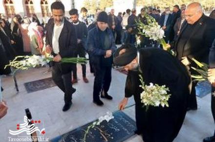 آیین مهمانی لاله‌ها و غبارروبی گلزار شهدای آران و بیدگل برگزار شد