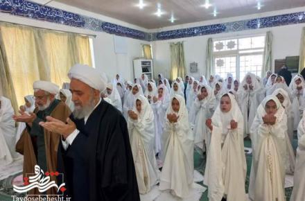 حضور امام جمعه آران و بیدگل در جمع دانش آموزان دبستان دخترانه شهید مدرس