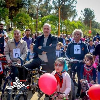 برگزاری نخستین همایش بزرگ دوچرخه سواری «پدر بزرگ و نوه ها»
