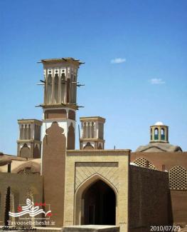 بهره‌برداری صحیح و سالم صنعت گردشگری همراه با الهام از قرآن و ارزش‌های اسلامی 