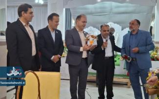 با حضور خانواده معظم شهدا؛  از معلمان دبیرستان نمونه دولتی برادران شهید جندقیان تجلیل شد